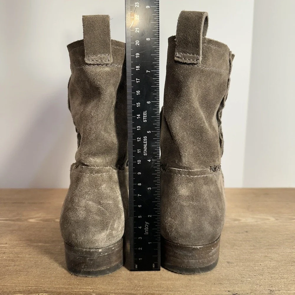 Frye Cara Suede Ankle Boots WMN SZ 7B Tan Western Boho Minimalist Festival 4015